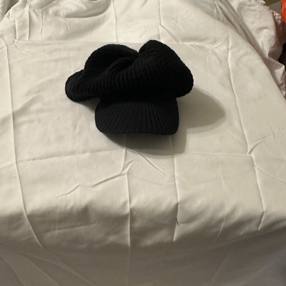 Black hat/cap - Picture 1 of 2